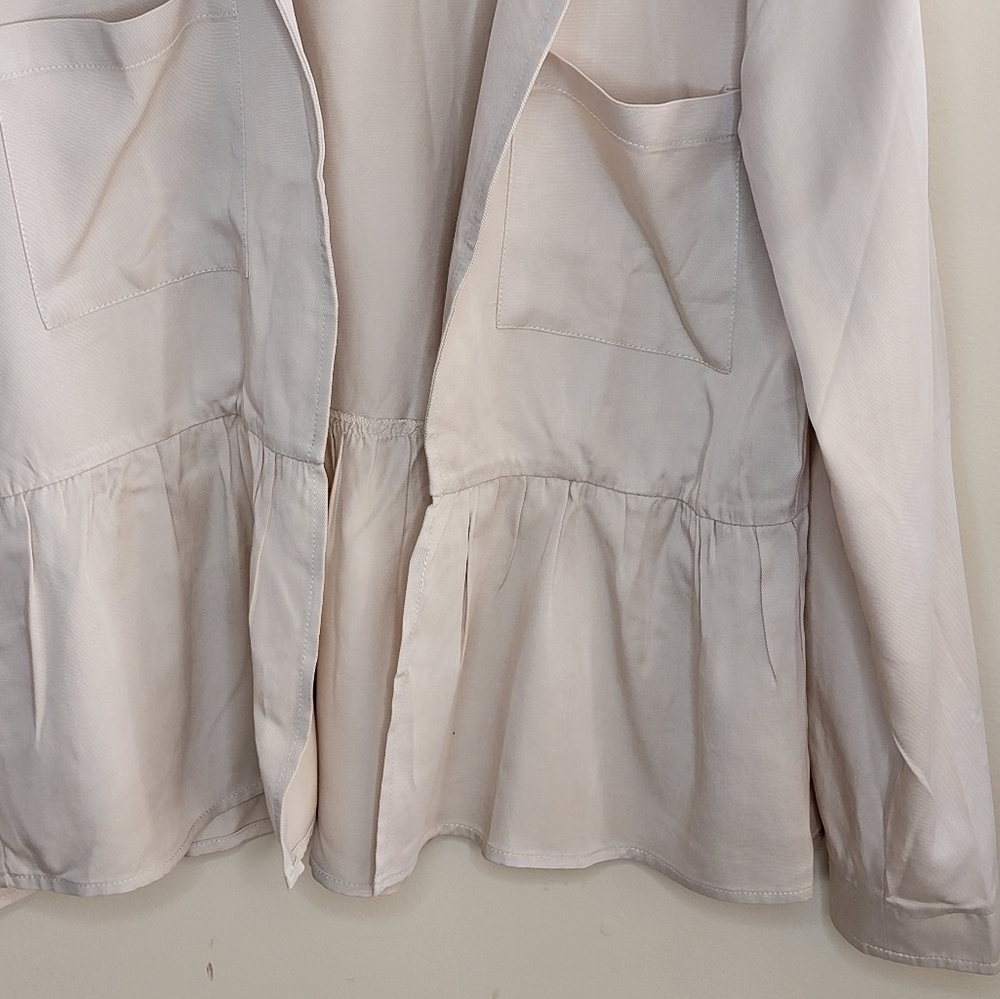 NWT Everyday Chic Boutique | Beige Peplum Open Front Jacket Size Medium - Picture 2 of 4